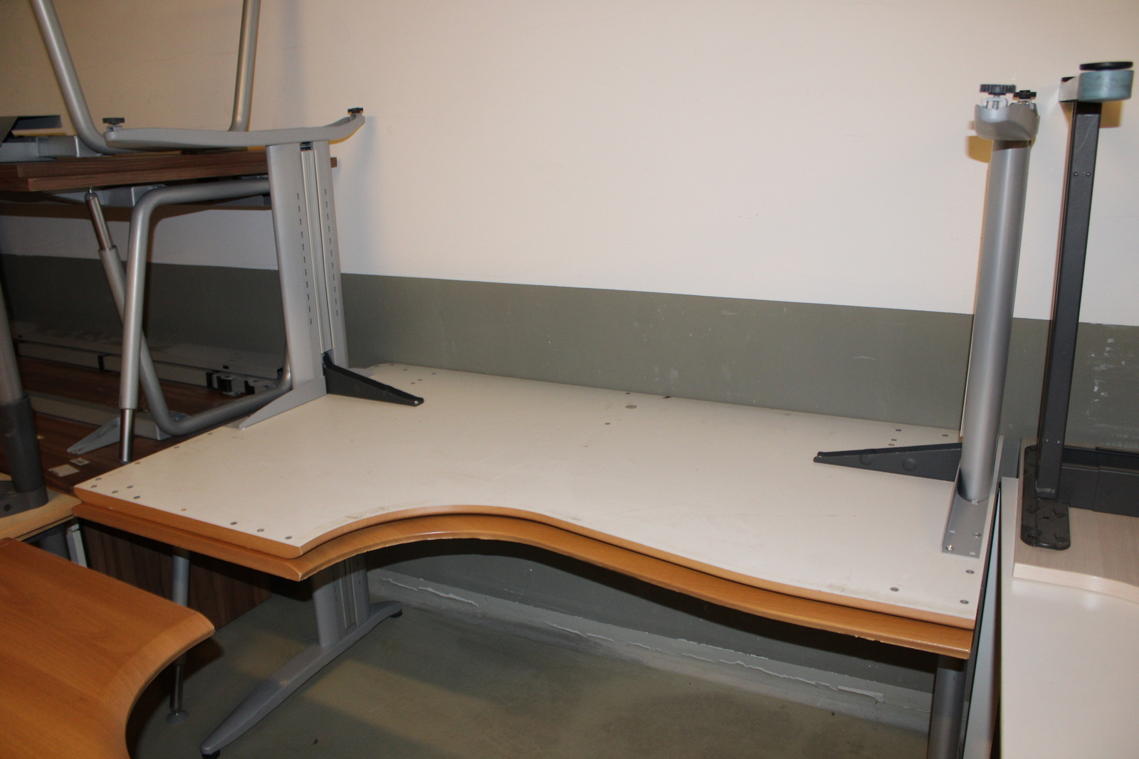 Desk (L-shaped) 3