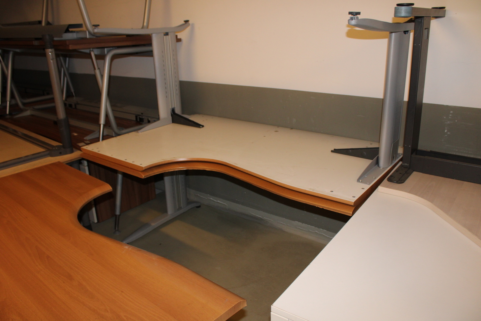 Desk (L-shaped) 8
