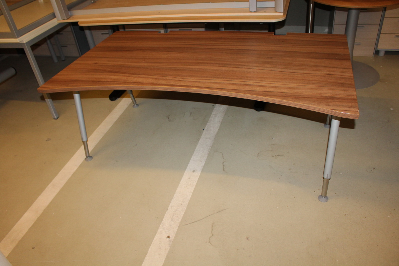 Desk (brown)