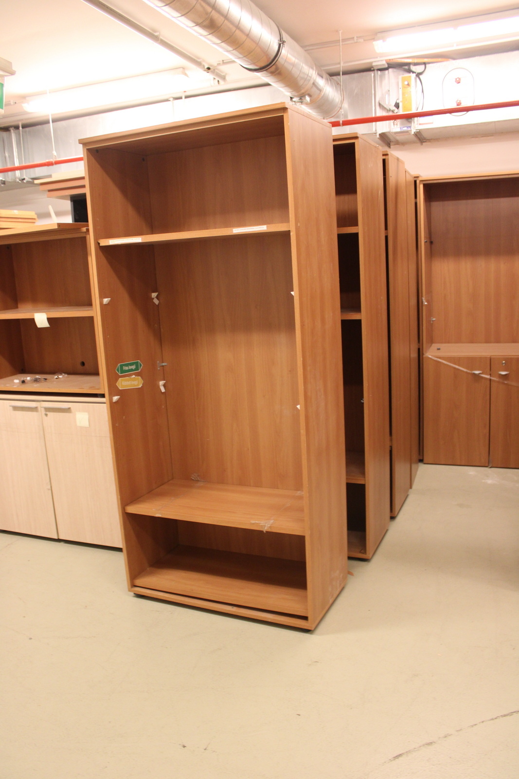 Shelves and cabinets (cherry)