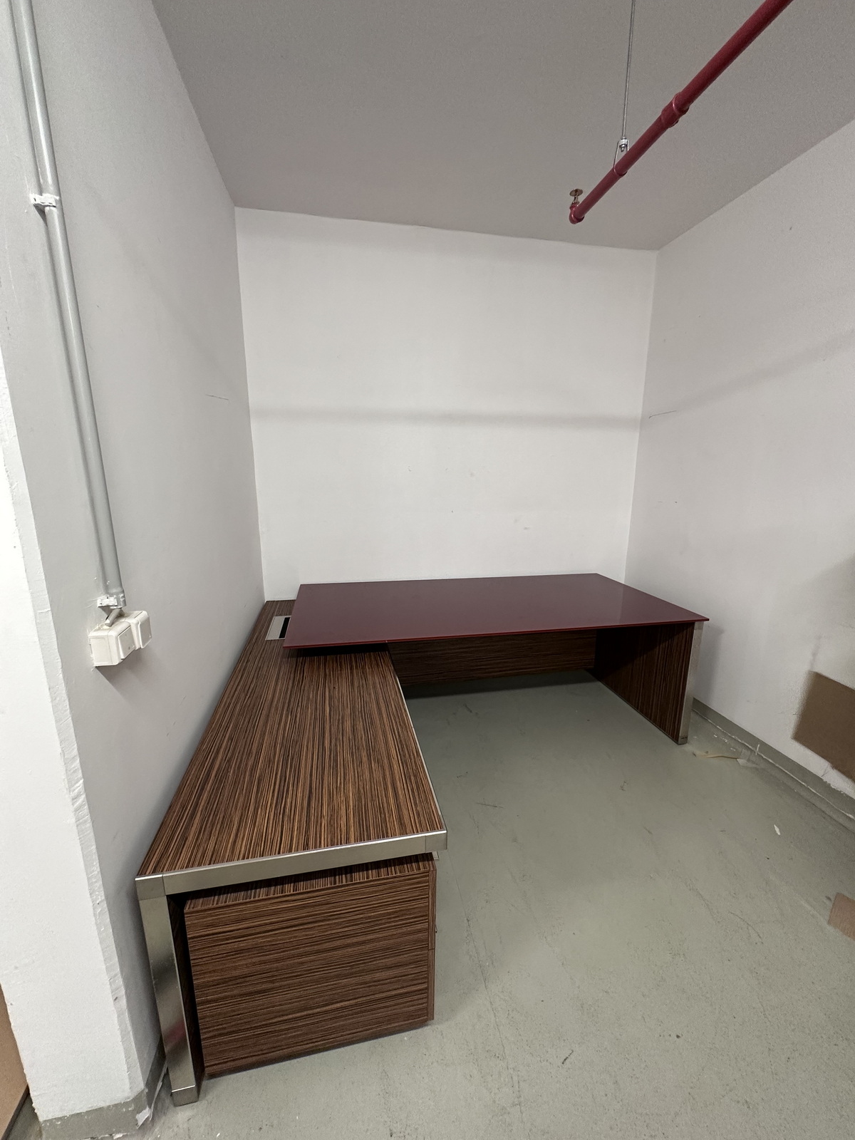 Executive desk (dark brown) 2