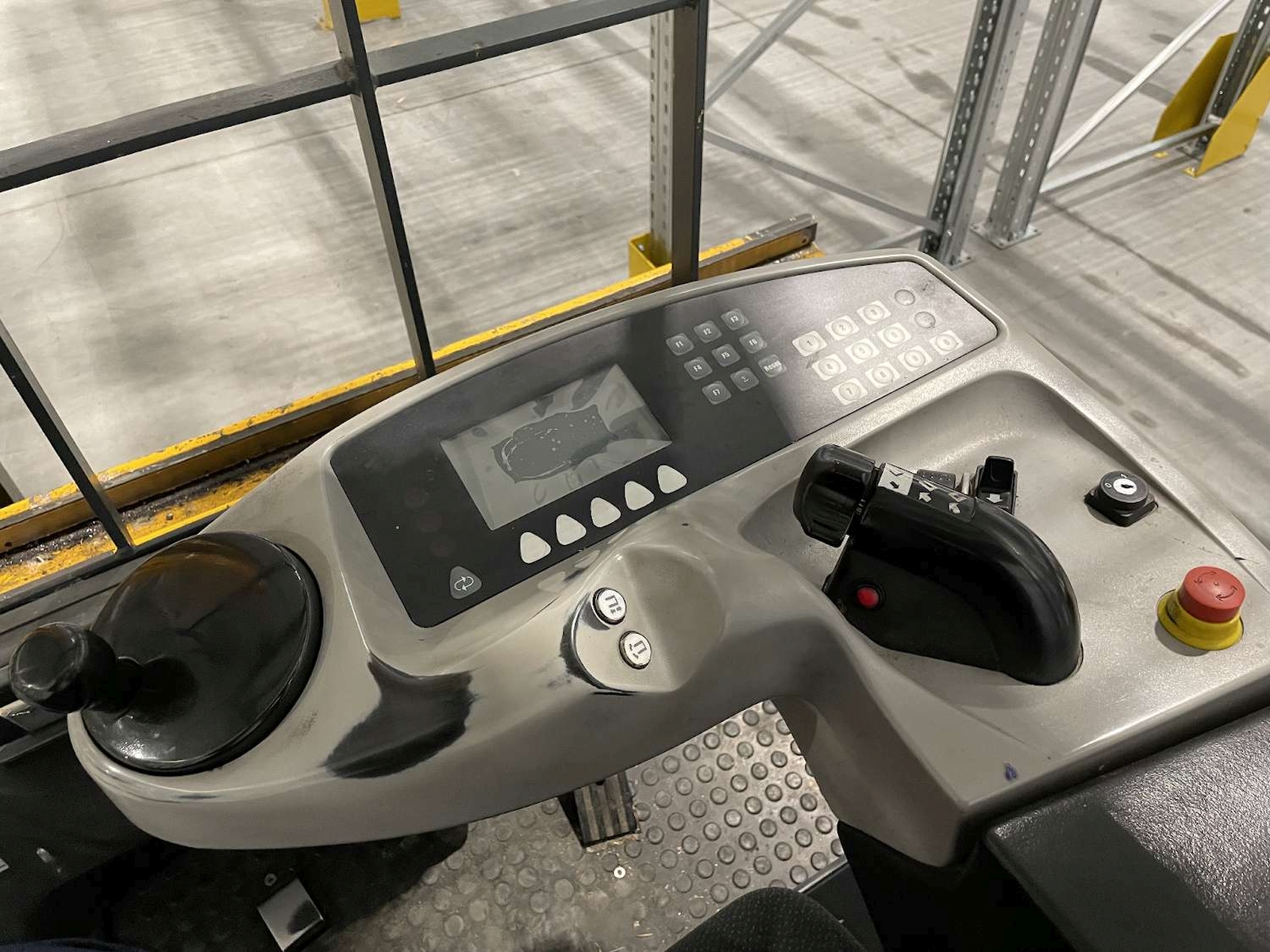 Elforgatható tornyú Jungheirich targonca 3