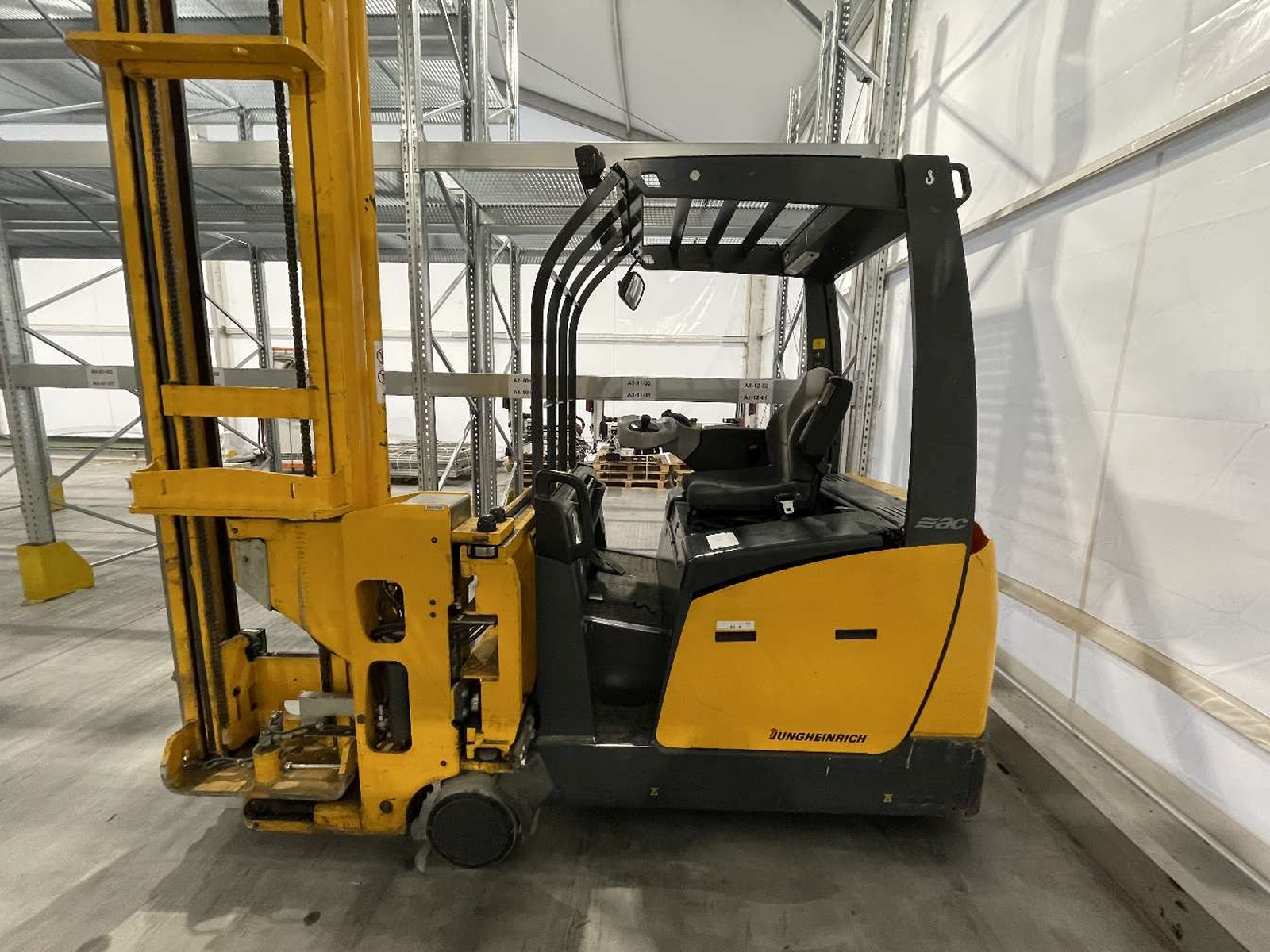 Elforgatható tornyú Jungheirich targonca 9