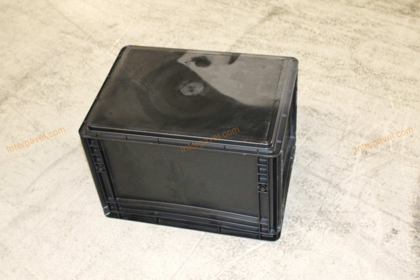 Műanyag láda - 400x300-270 5