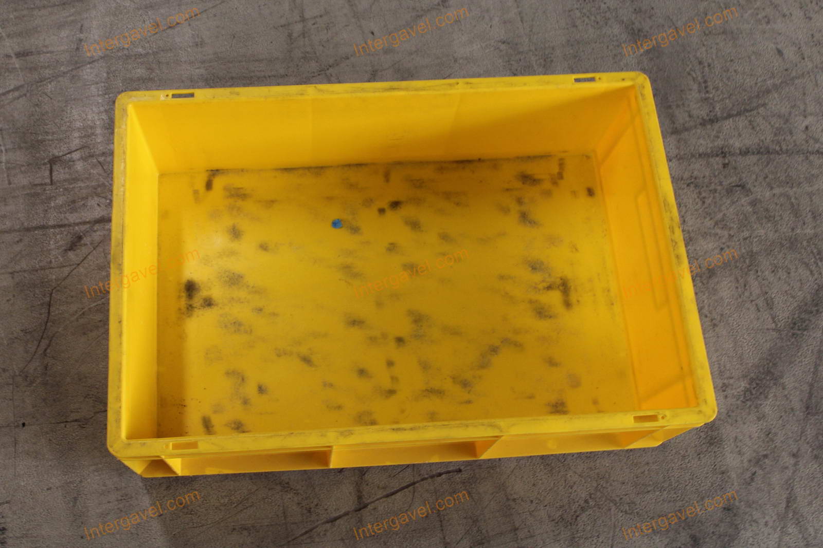 Műanyag láda - 600x400-170 3