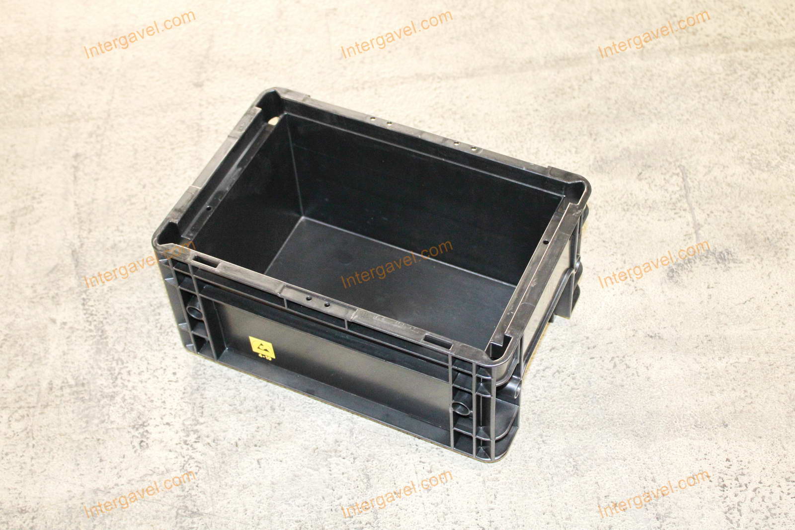 Műanyag láda - 300x200-147