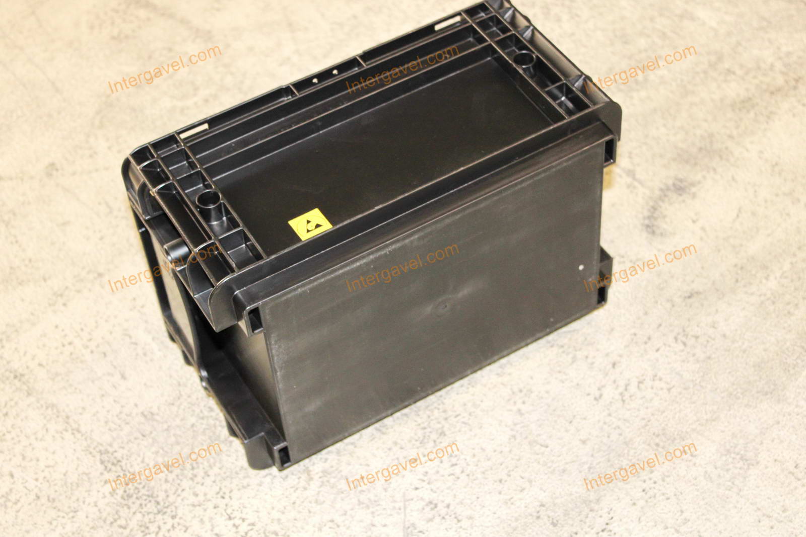 Műanyag láda - 300x200-147 5