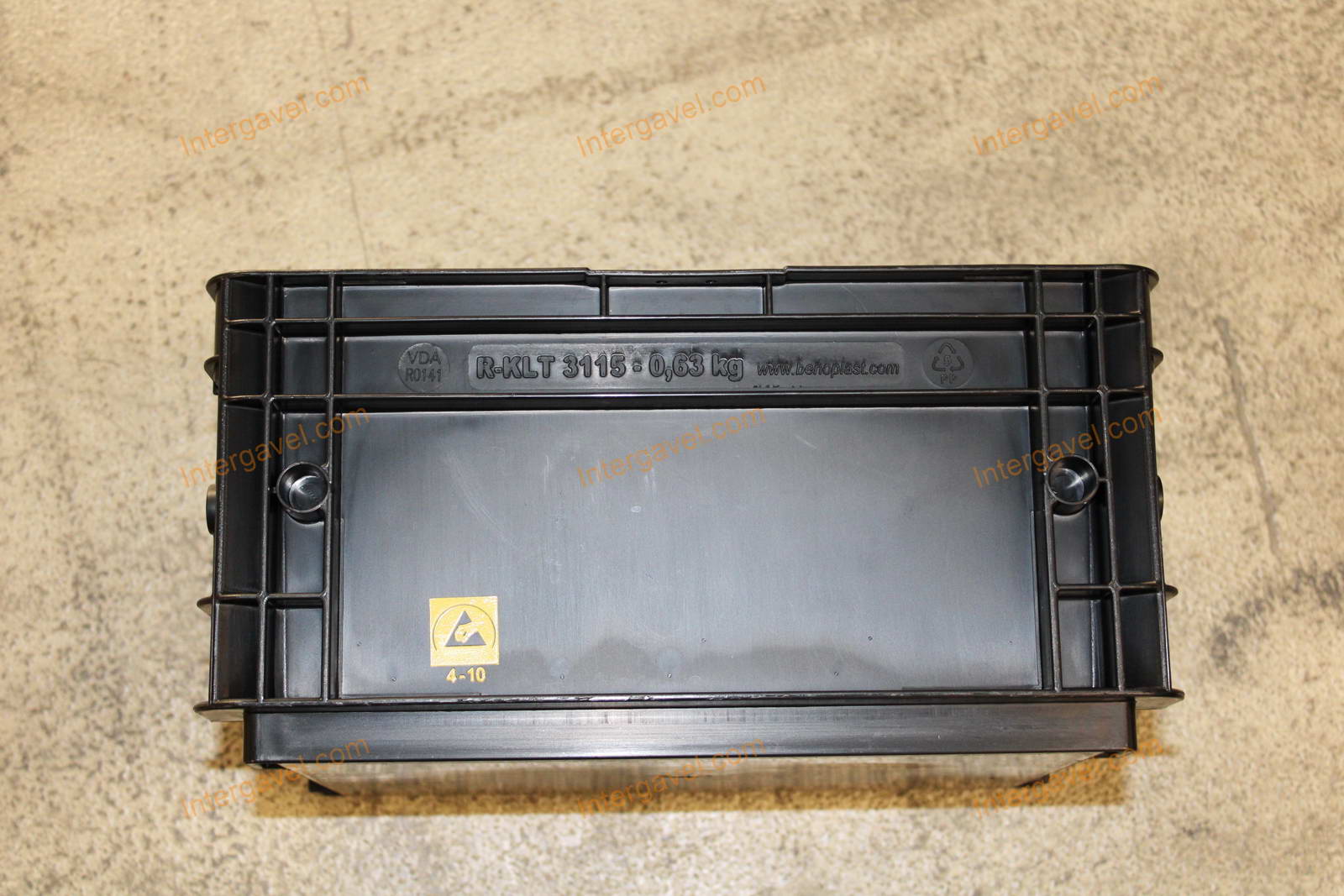 Műanyag láda - 300x200-147 6