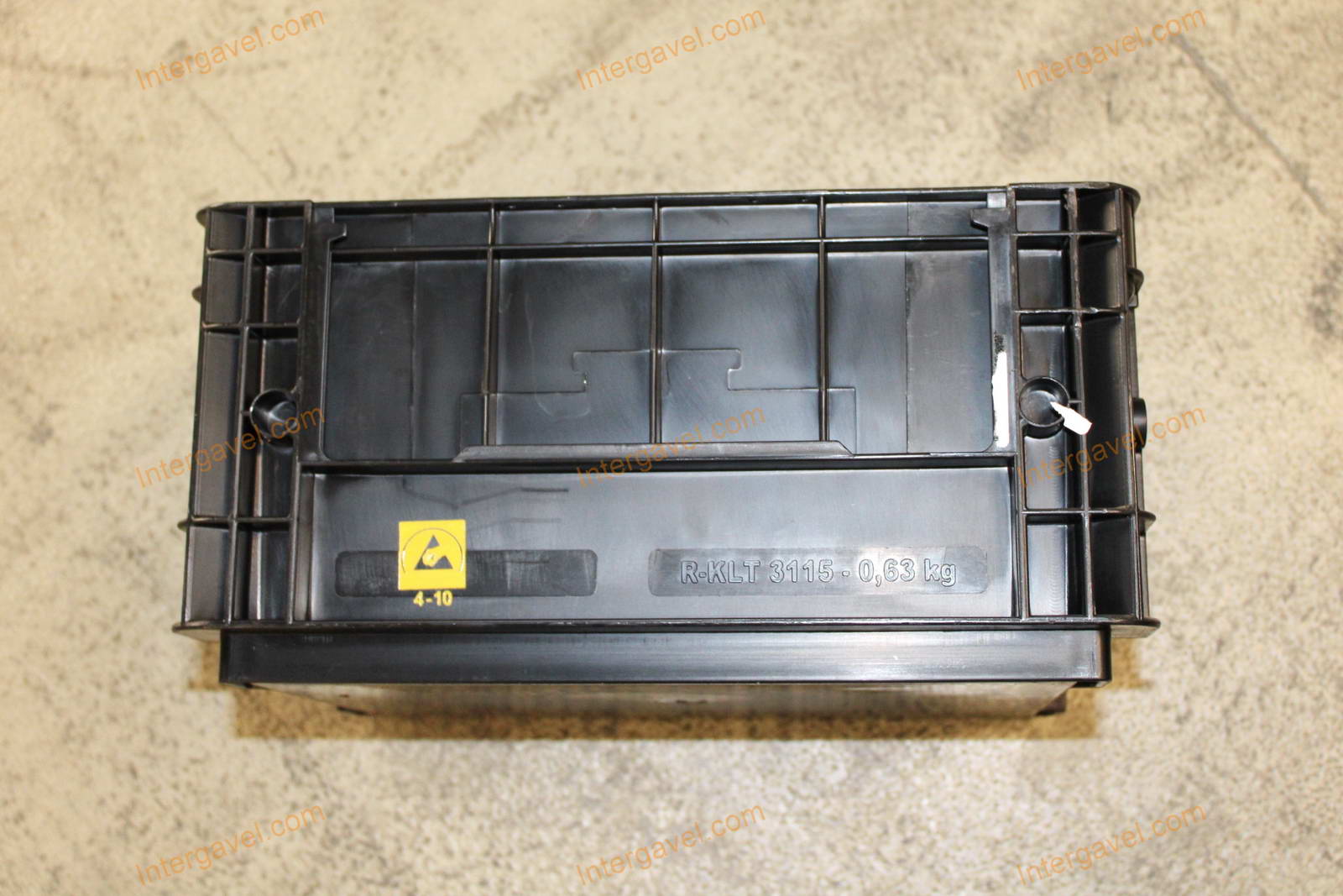 Műanyag láda - 300x200-147 8