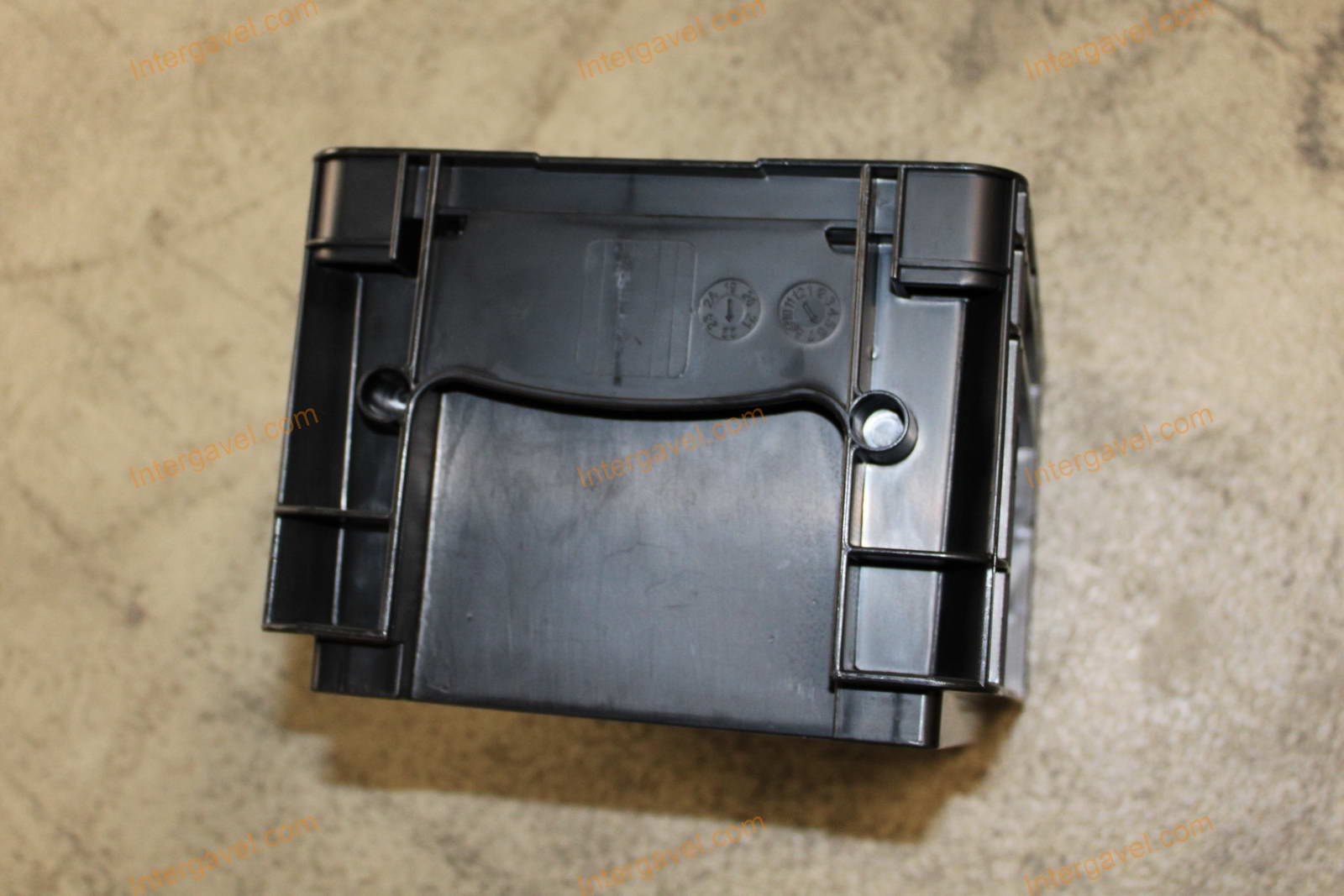 Műanyag láda - 300x200-147 9