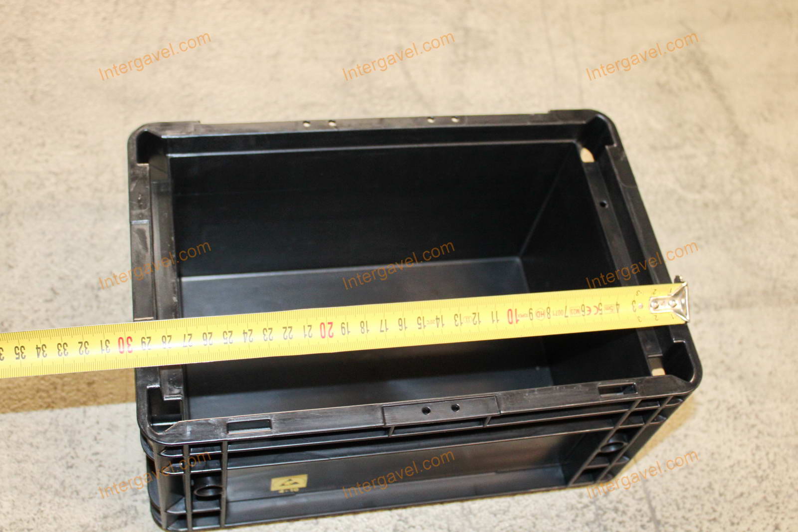 Műanyag láda - 300x200-147 10