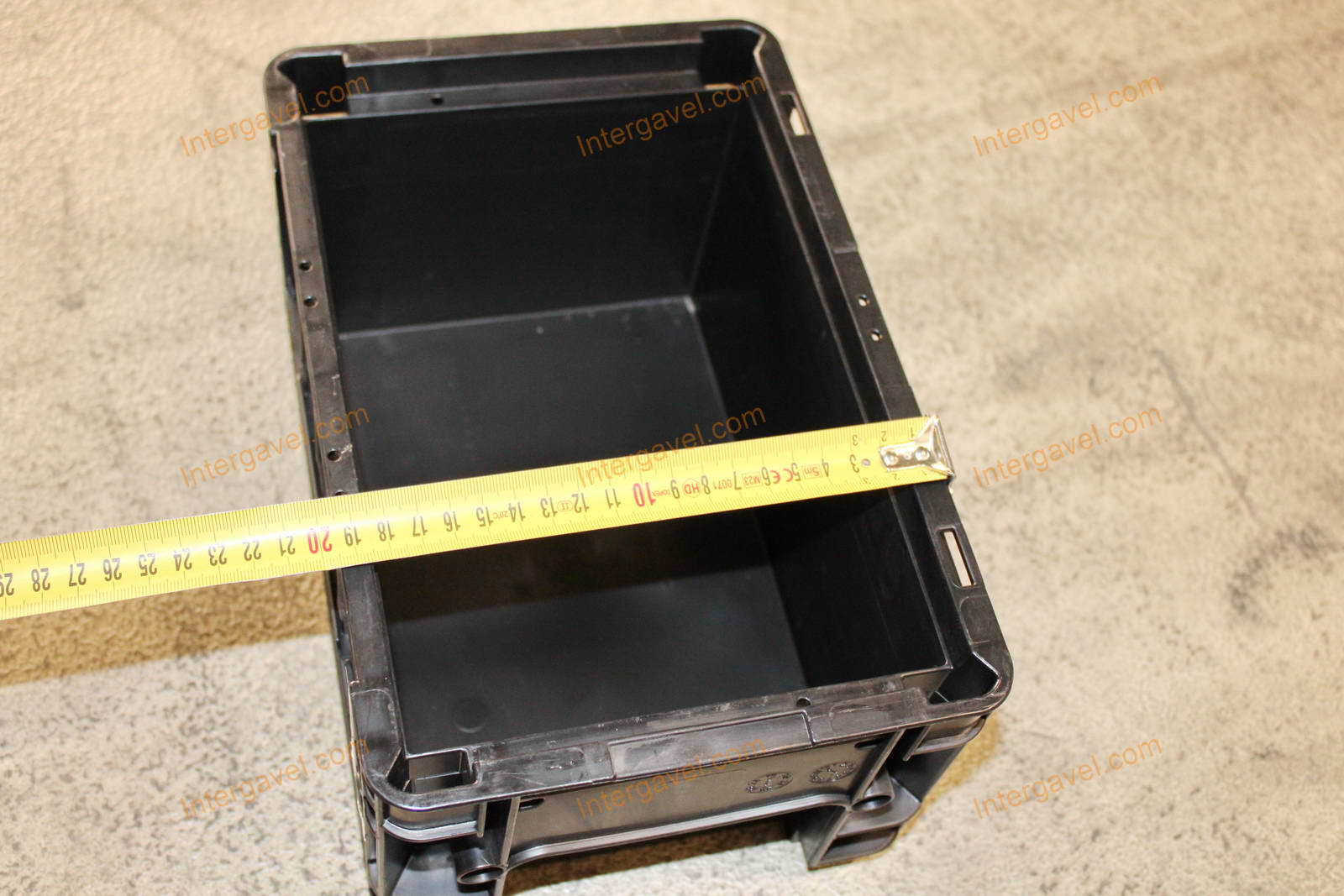 Műanyag láda - 300x200-147 11