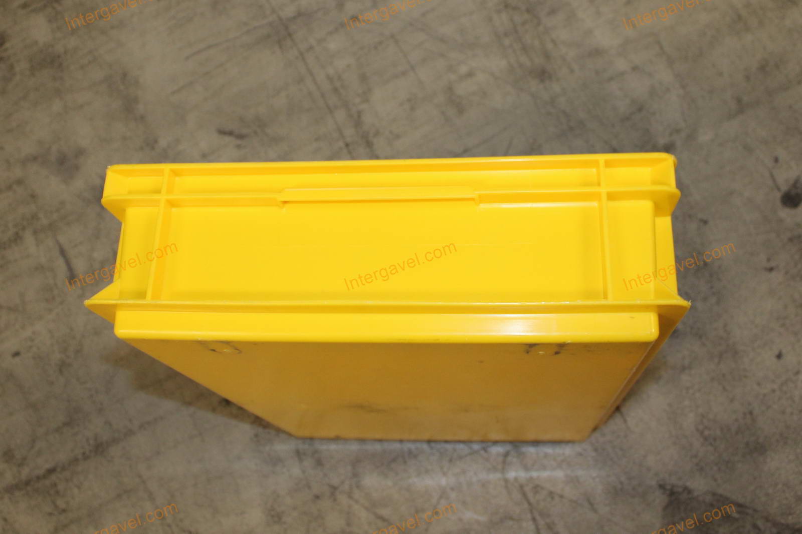 Műanyag láda - 600x400-120 6