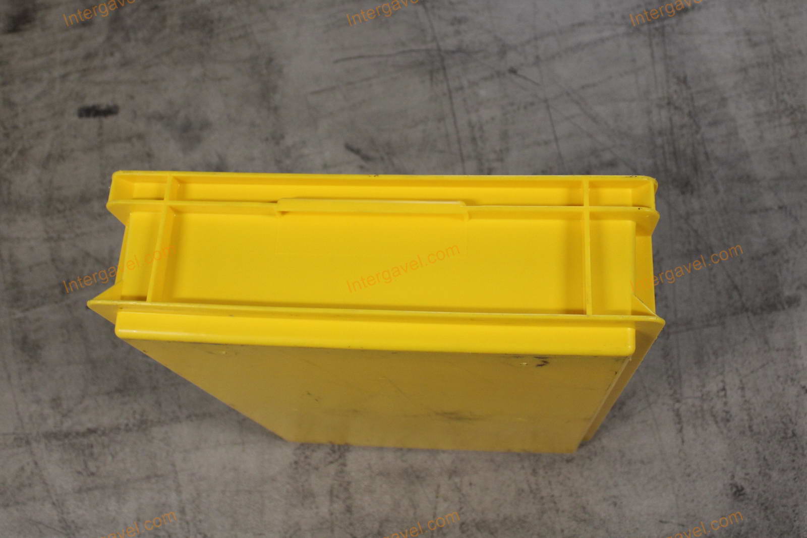 Műanyag láda - 600x400-120 8