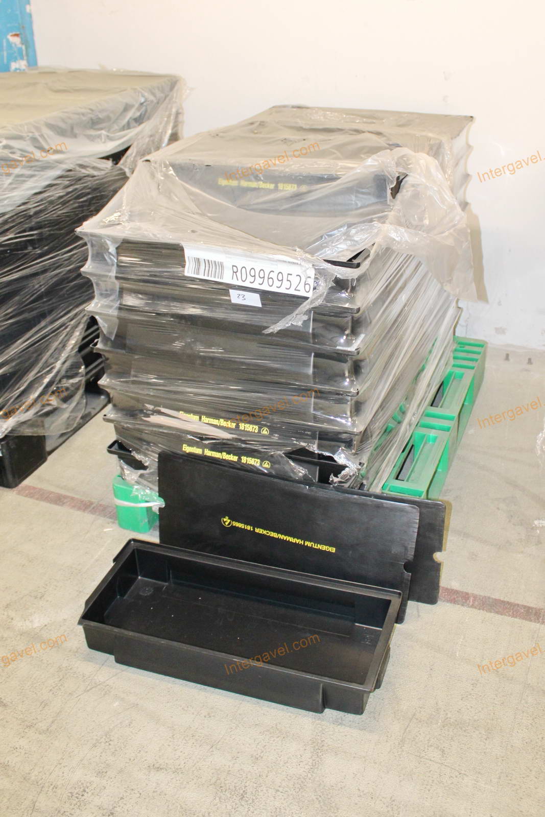 Műanyag láda - 690x300-110 2