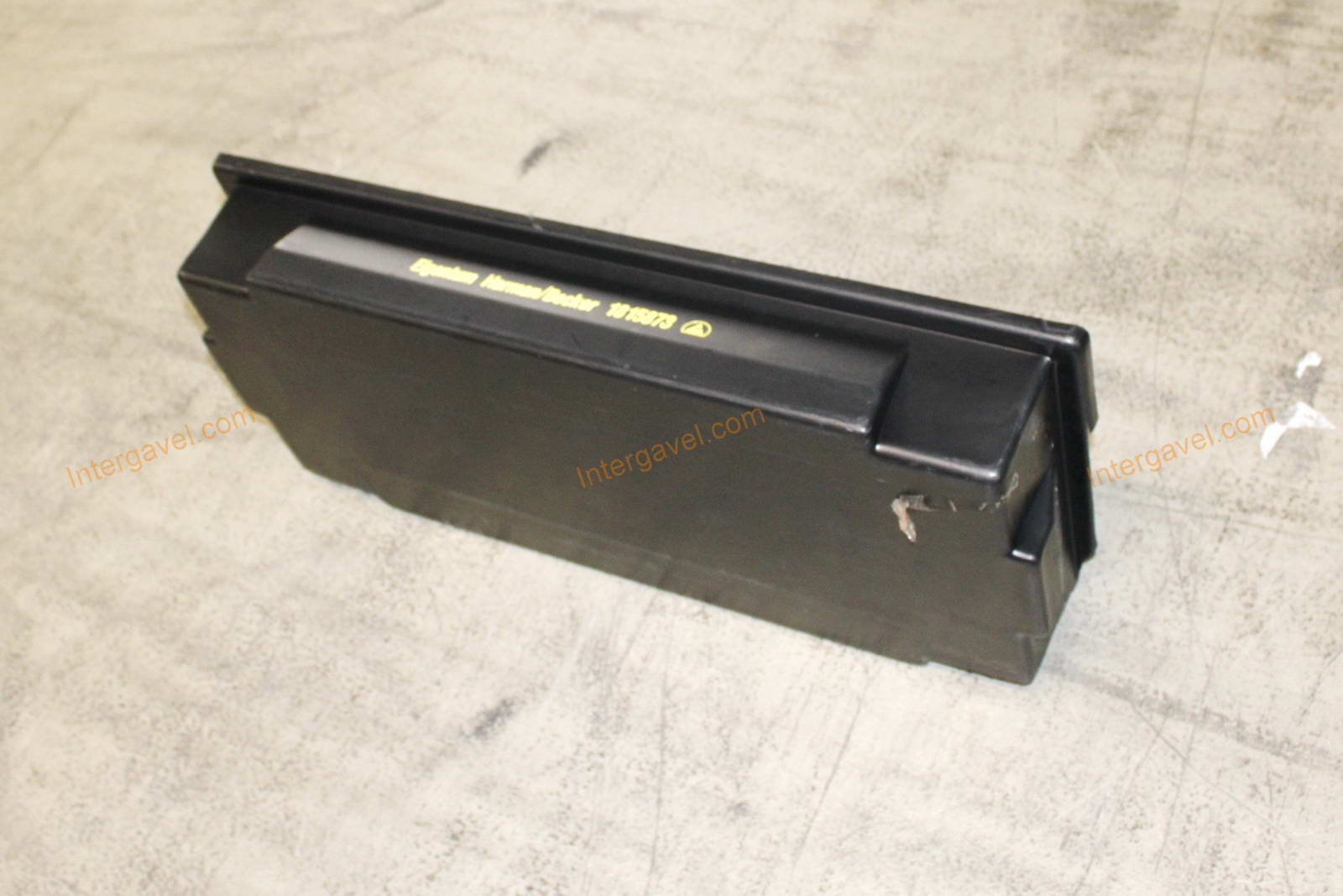 Műanyag láda - 690x300-110 5