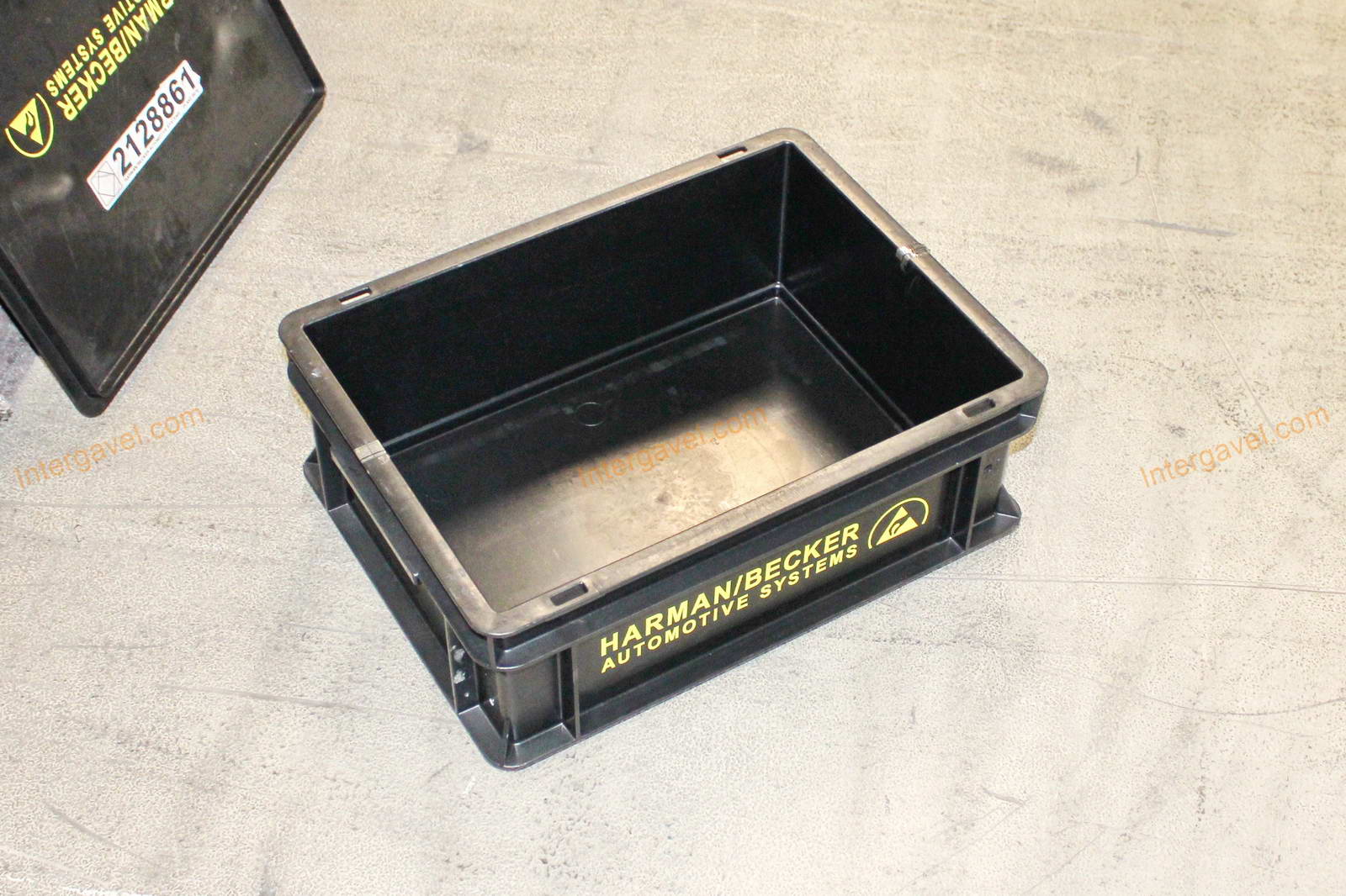 Műanyag láda - 400x300-145 3