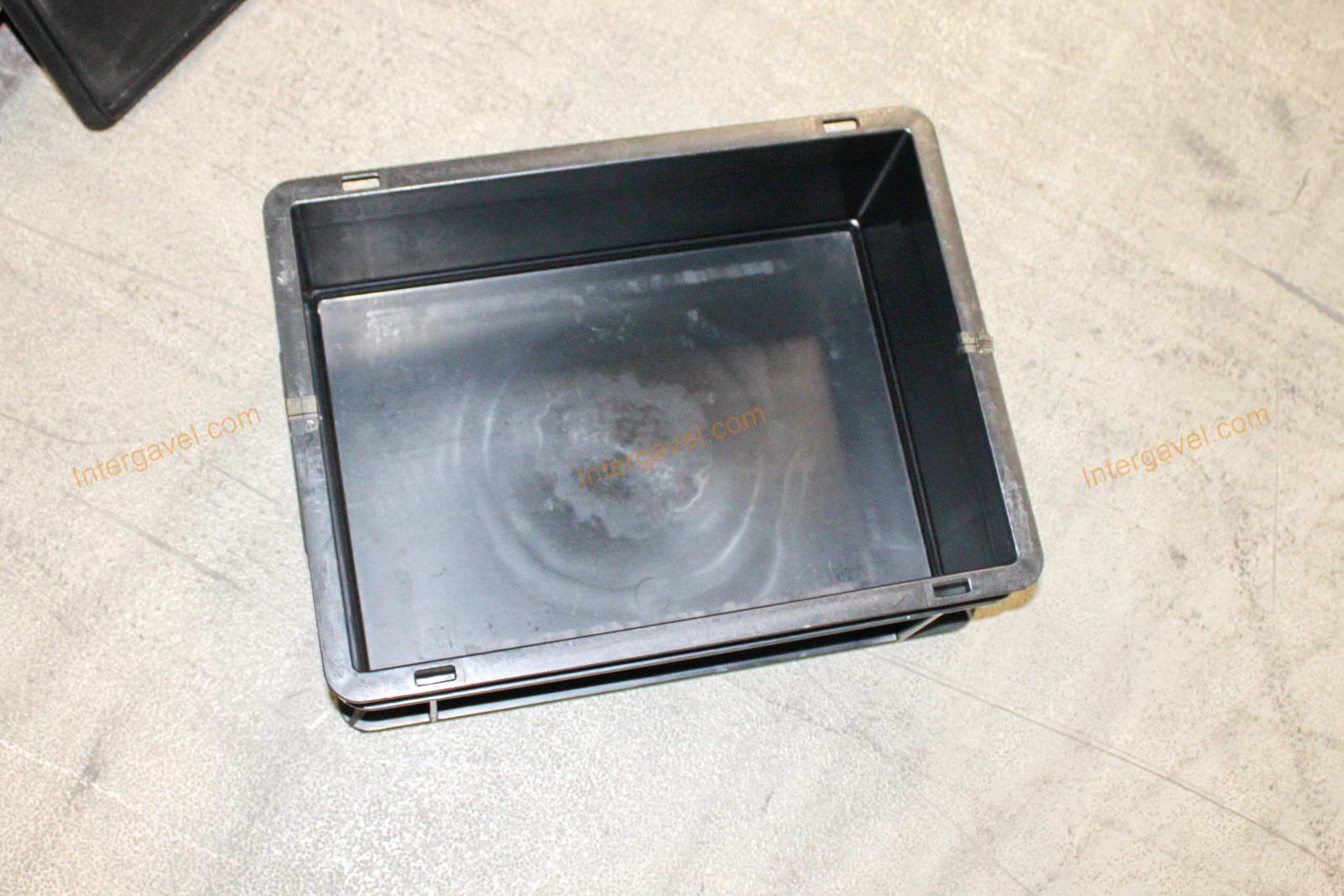 Műanyag láda - 400x300-145 4