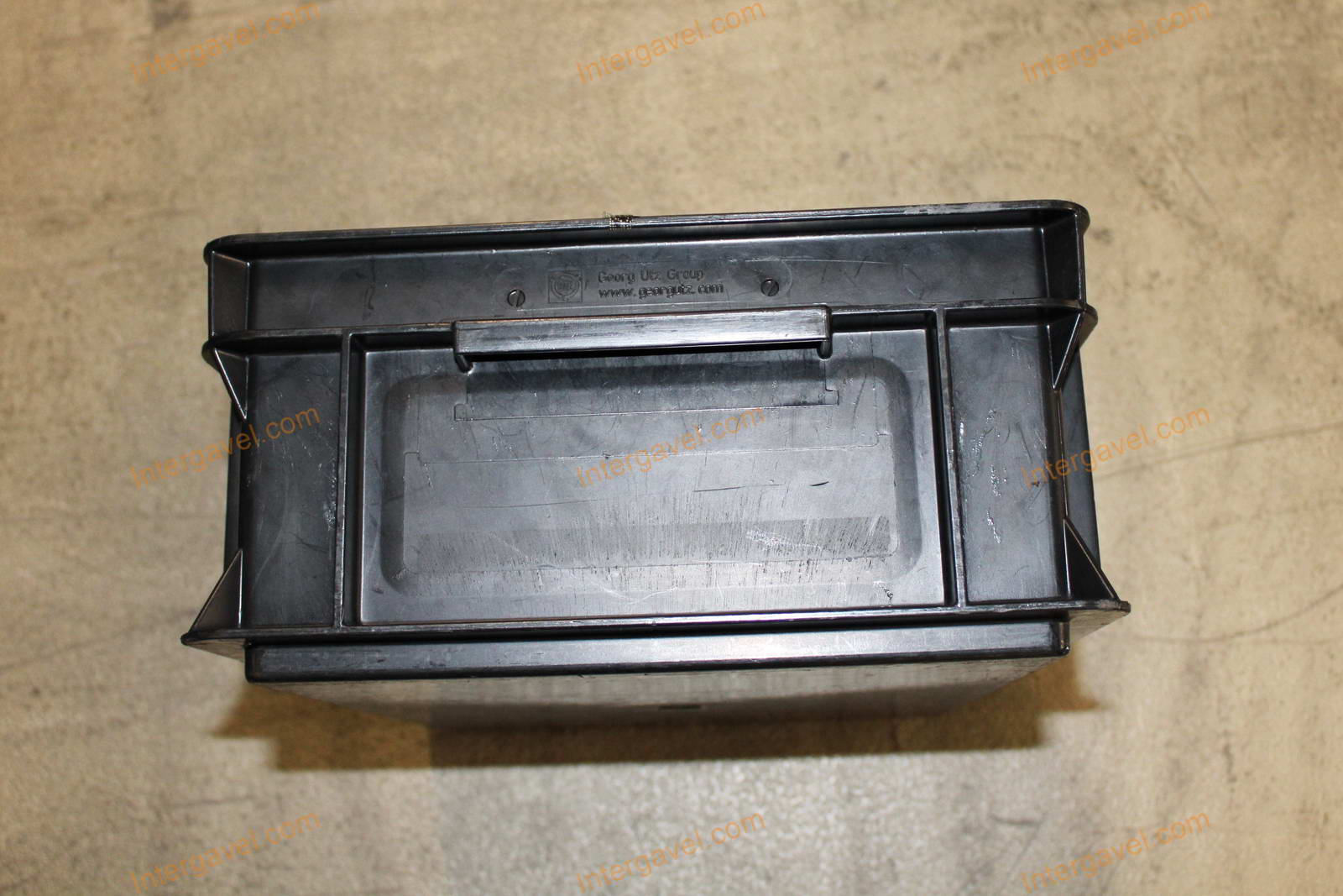 Műanyag láda - 400x300-145 7