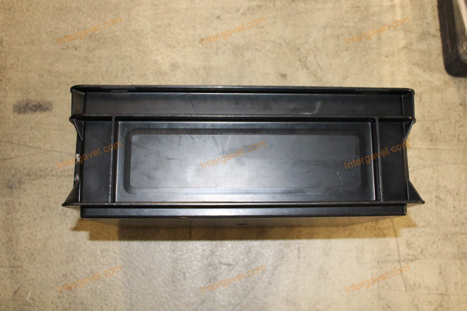 Műanyag láda - 400x300-145 8