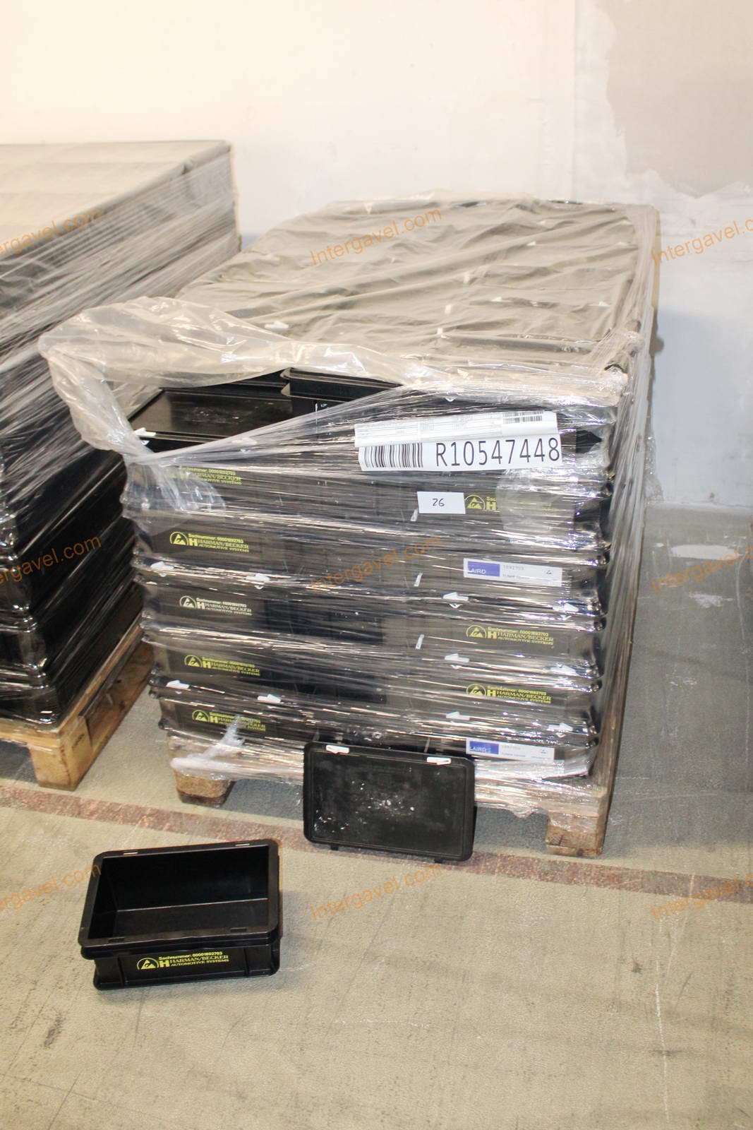 Műanyag láda - 300x200-117 2