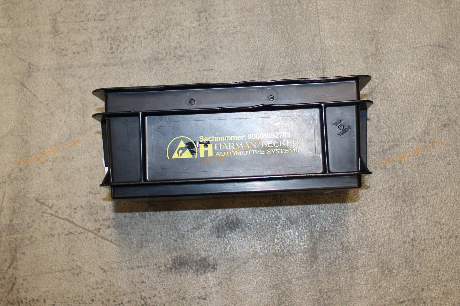 Műanyag láda - 300x200-117 5