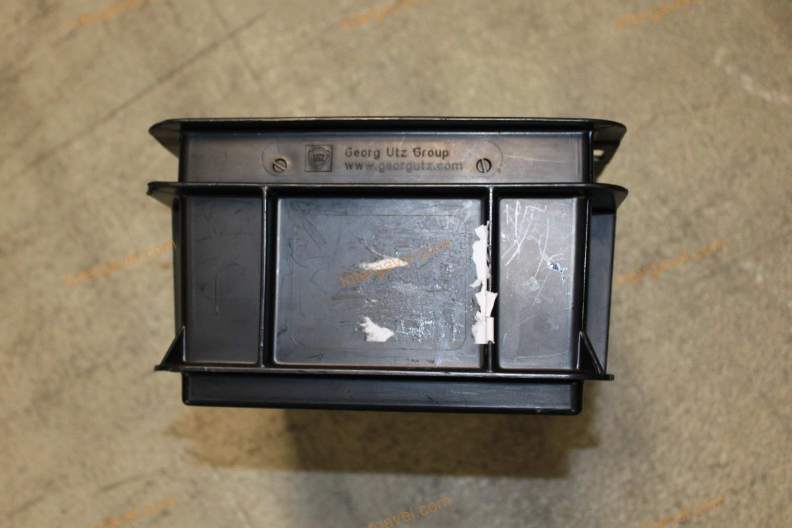 Műanyag láda - 300x200-117 8