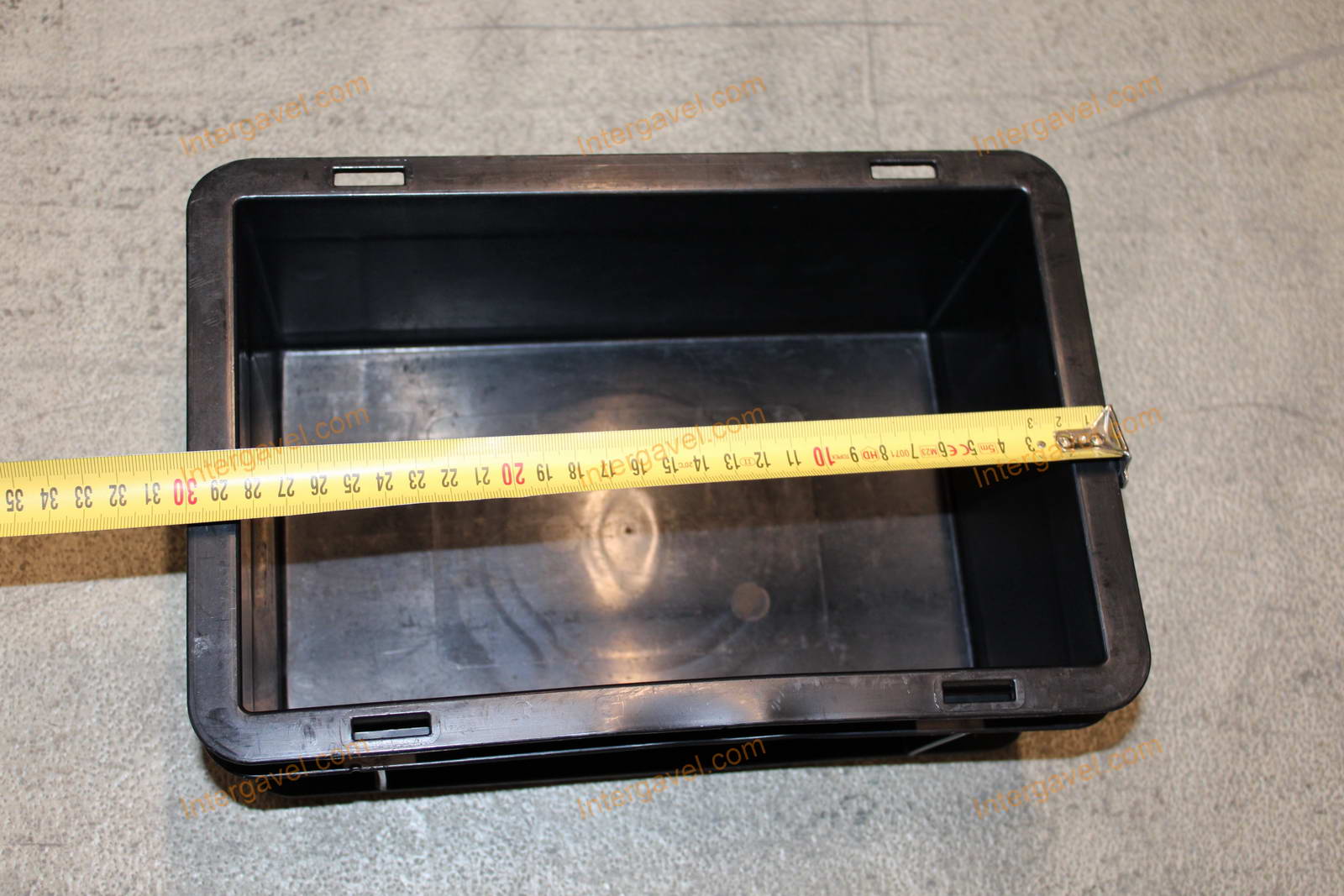 Műanyag láda - 300x200-117 9