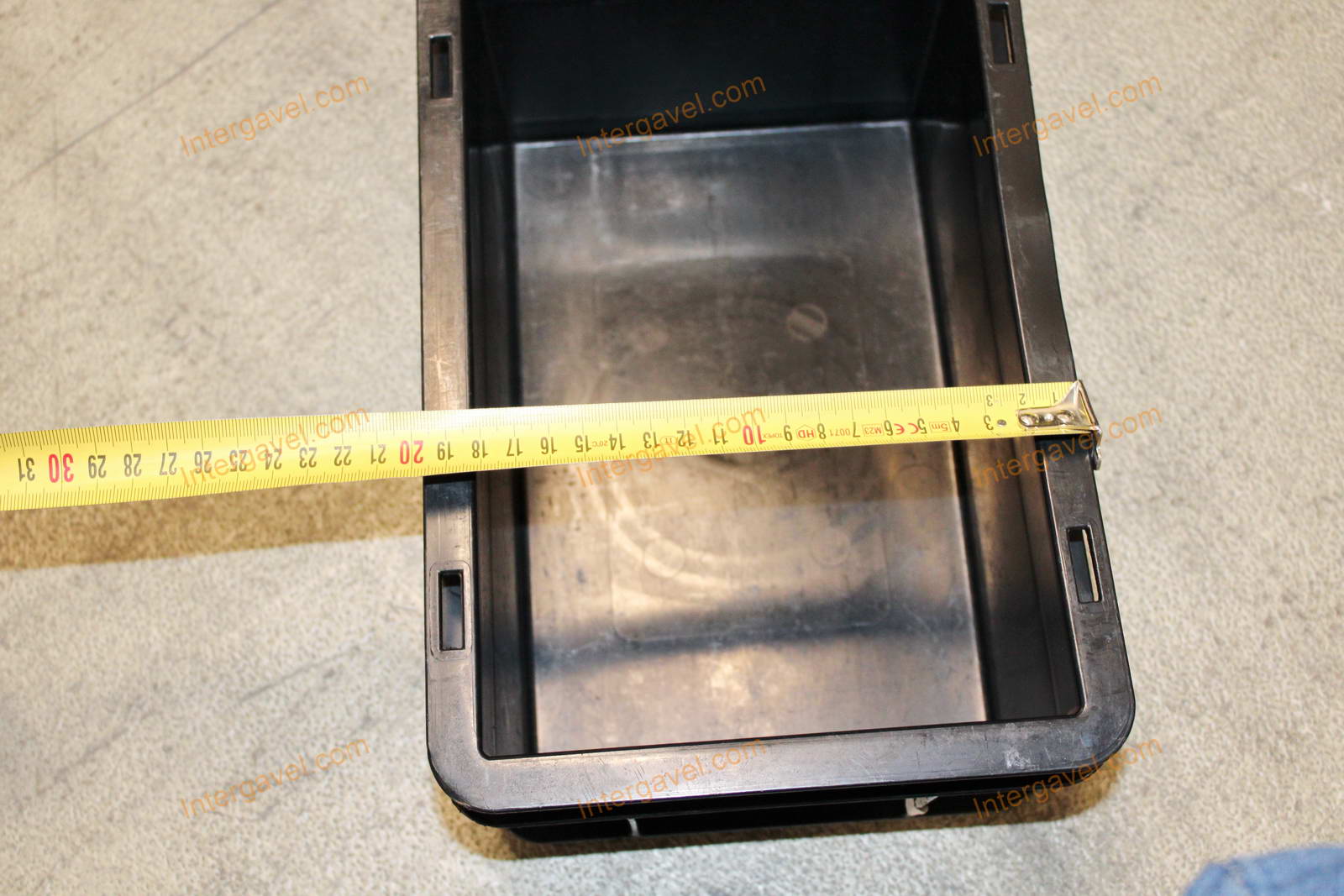 Műanyag láda - 300x200-117 10