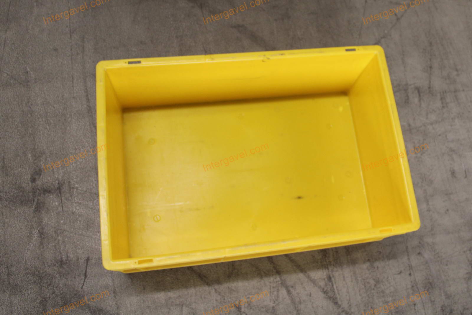 Vegyes műanyag ládák 3