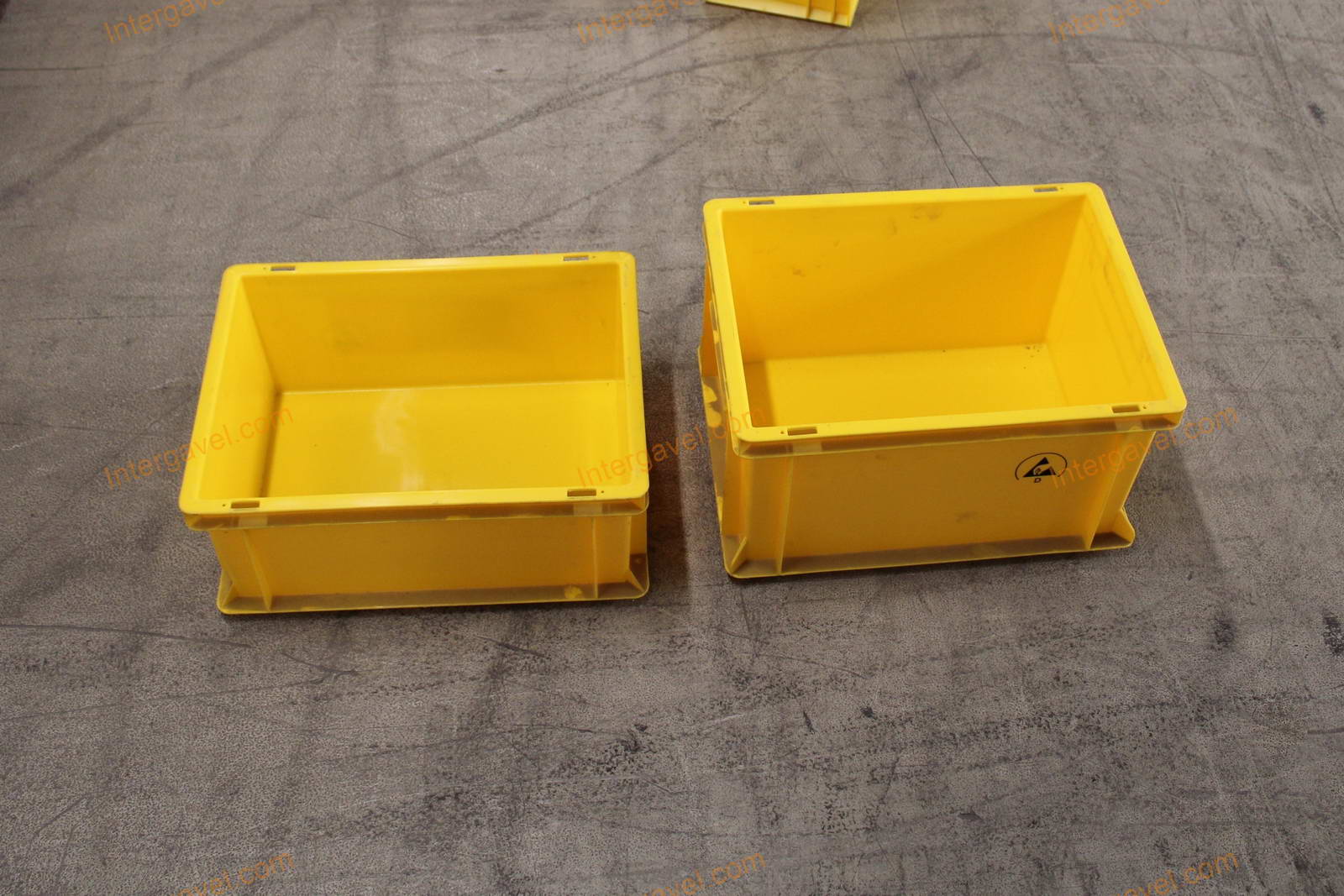 Vegyes műanyag ládák 10