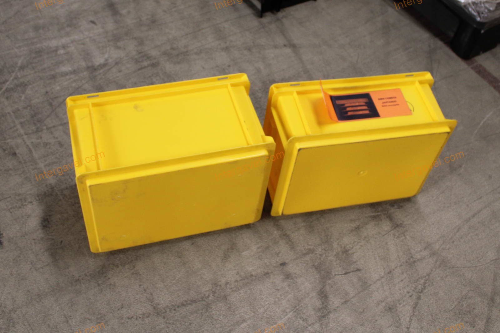 Vegyes műanyag ládák 12