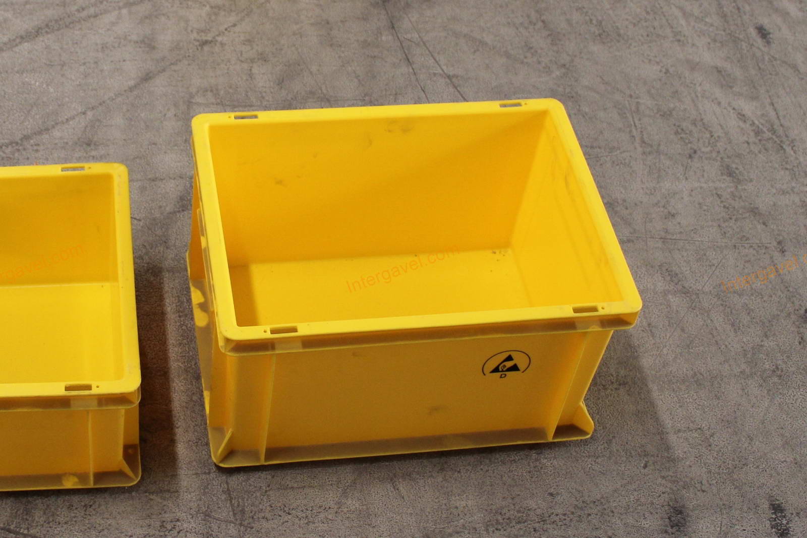 Vegyes műanyag ládák 13