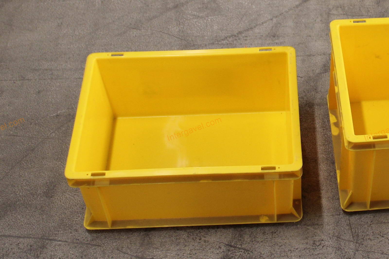 Vegyes műanyag ládák 21