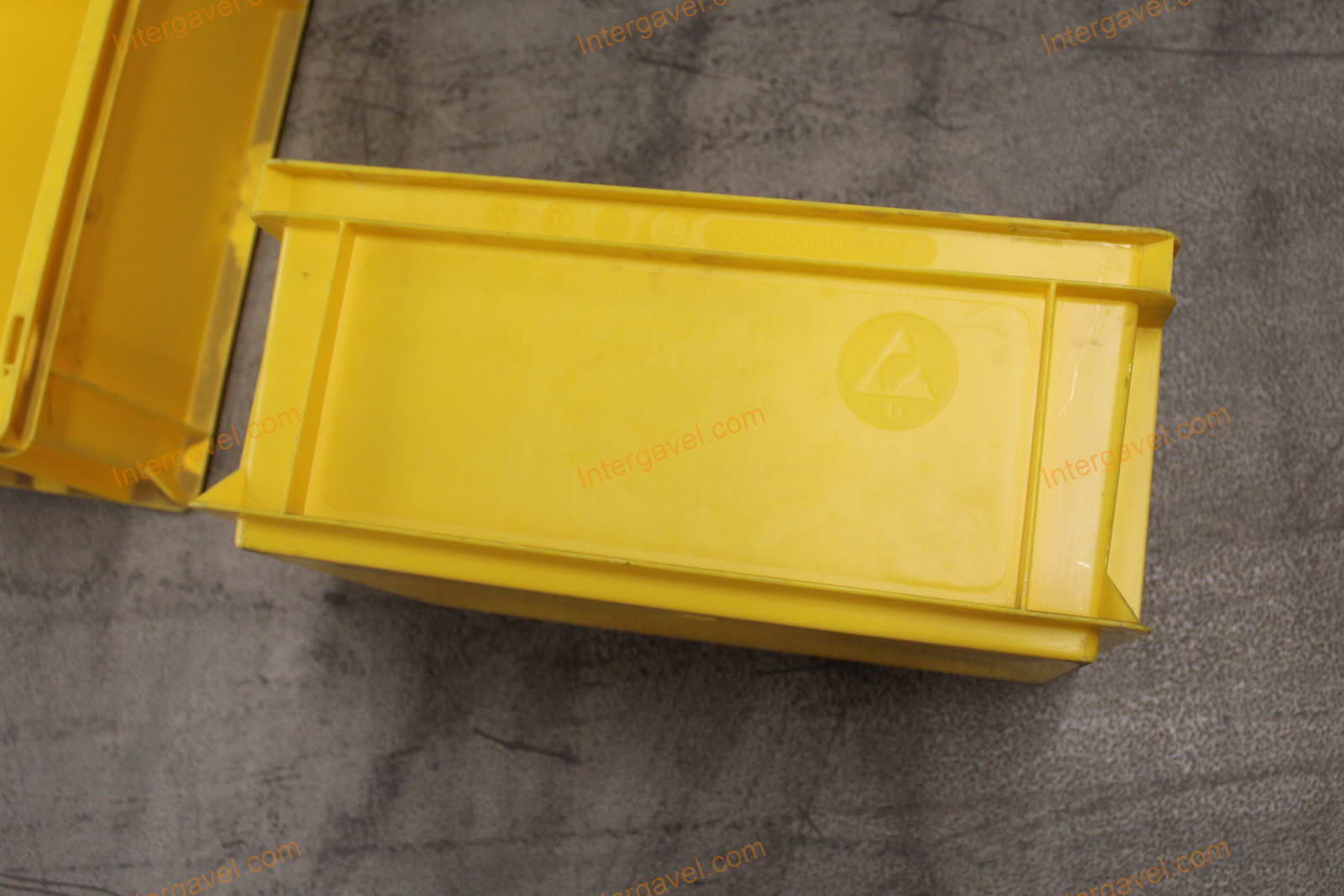 Vegyes műanyag ládák 24