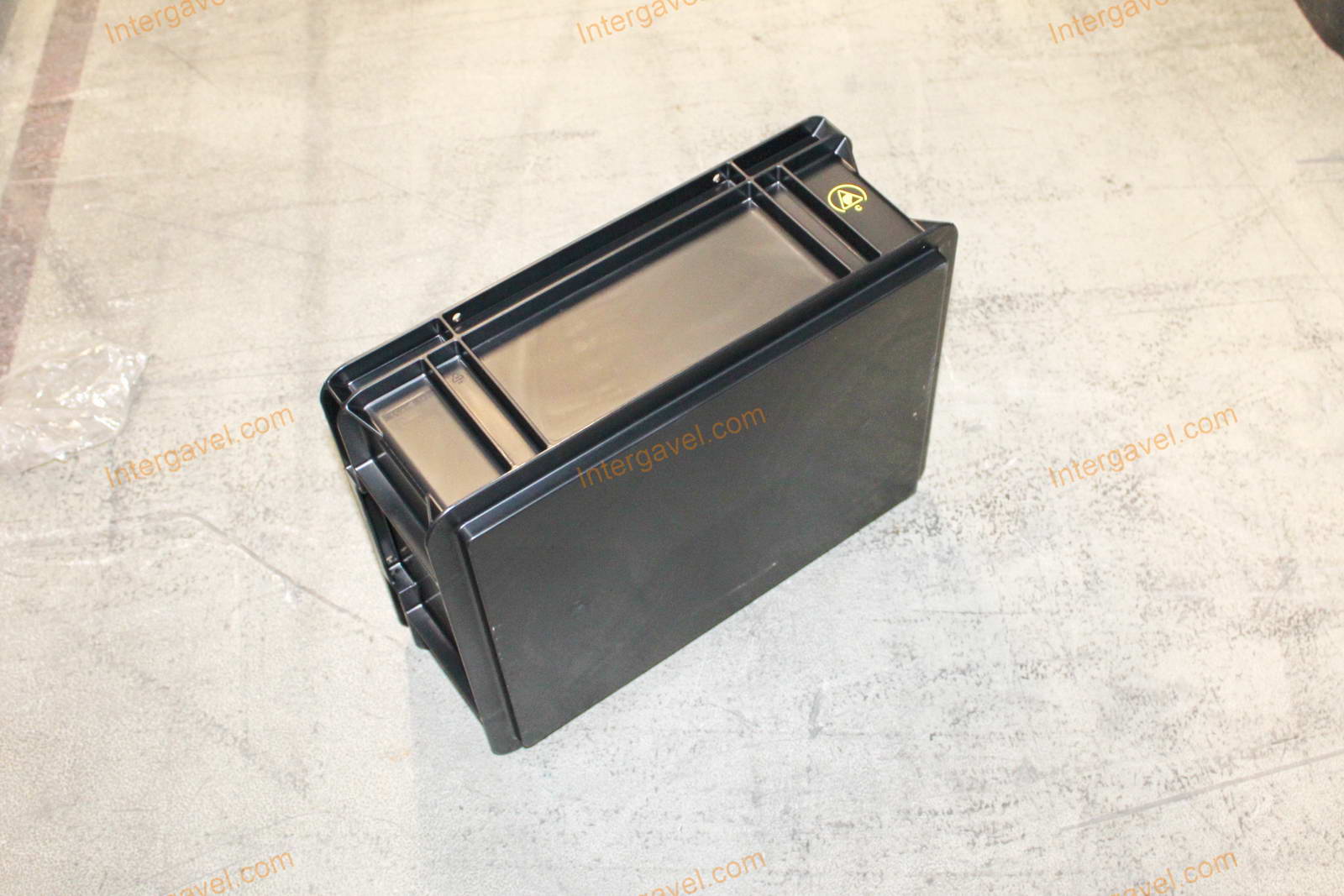 Műanyag láda - 400x300-145 4