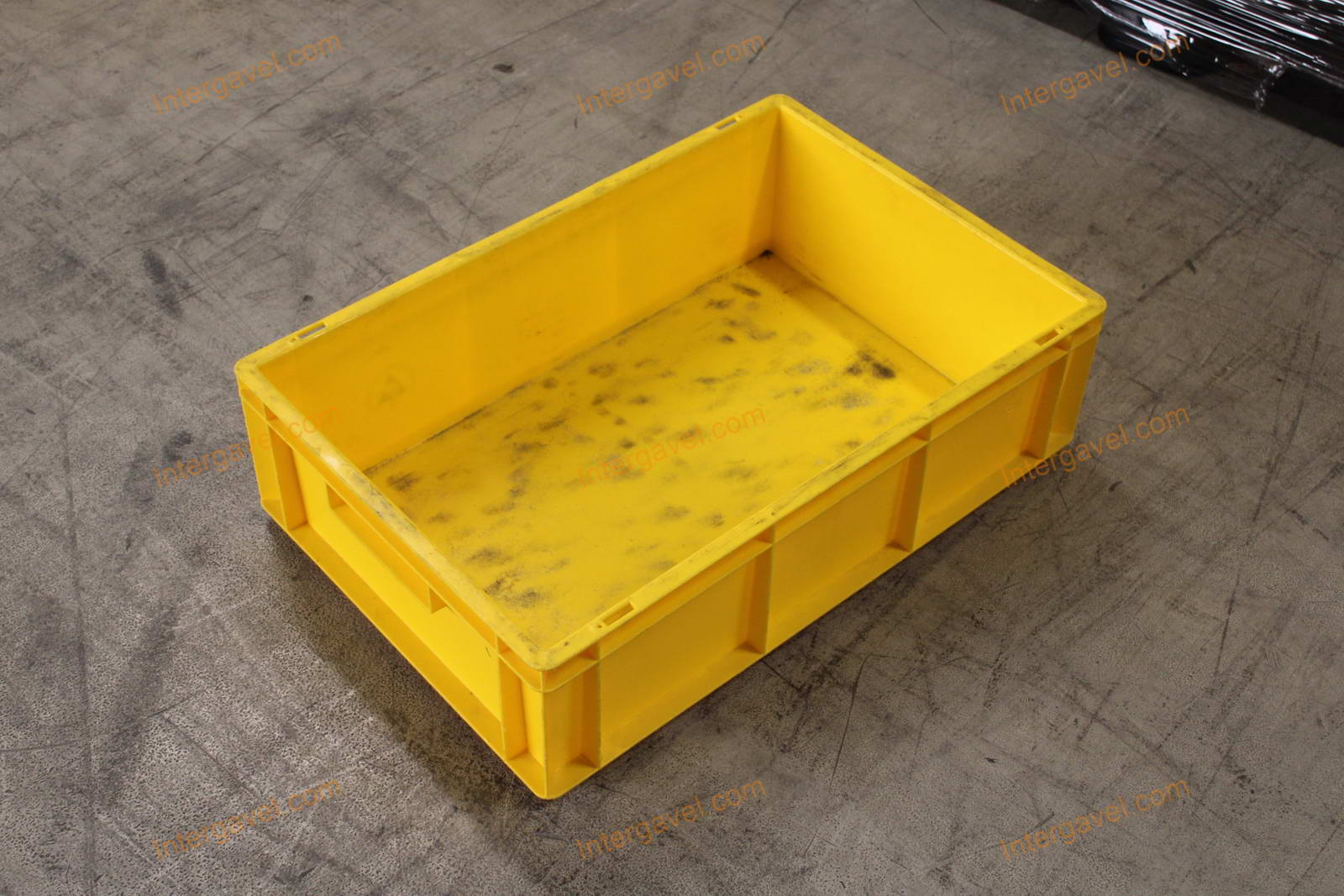 Műanyag láda - 600x400-170 1