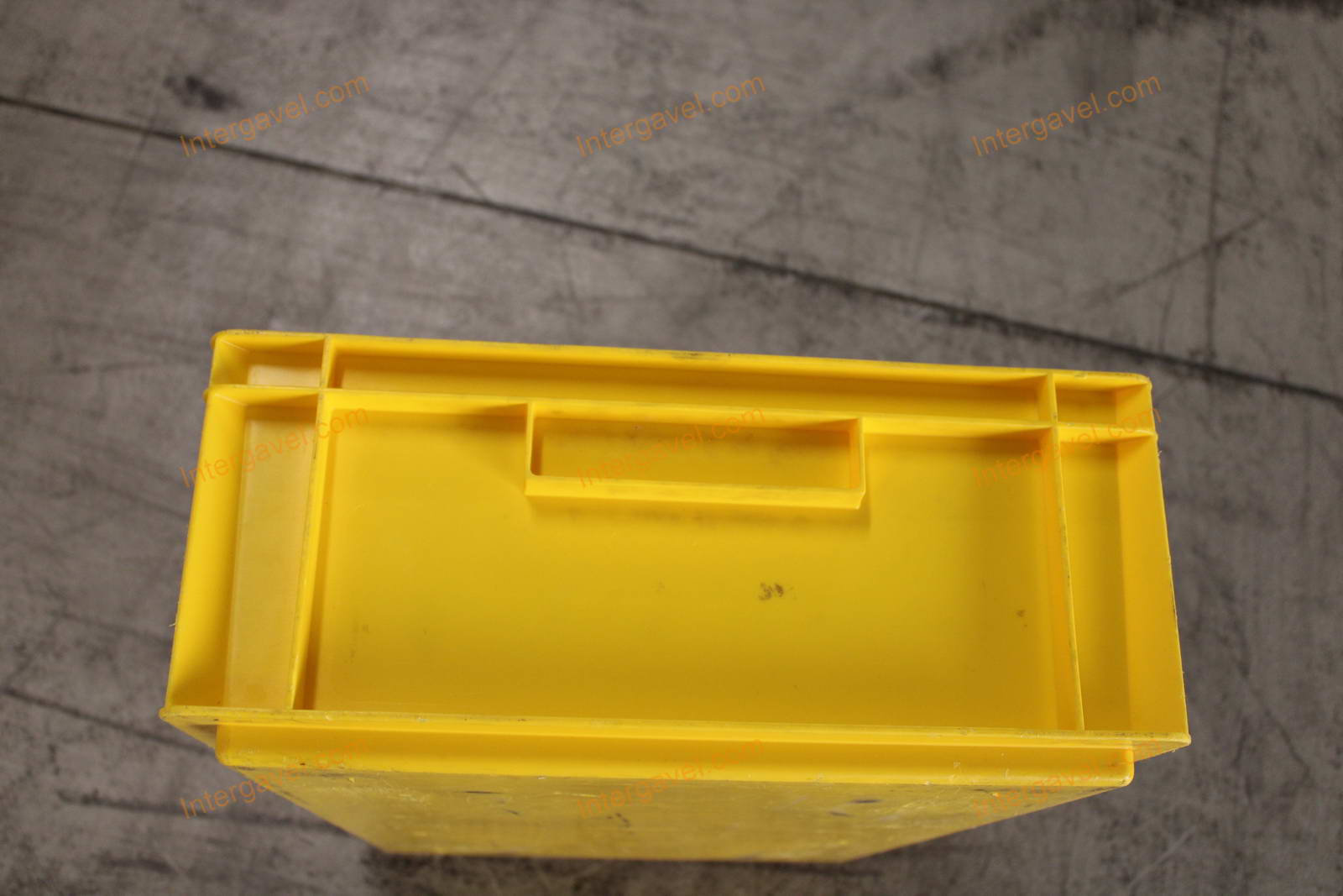 Műanyag láda - 600x400-170 8