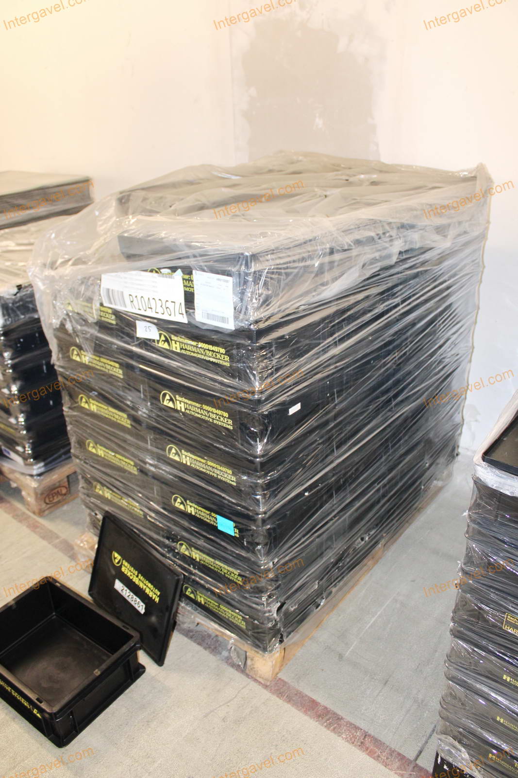 Műanyag láda - 400x300-145 2