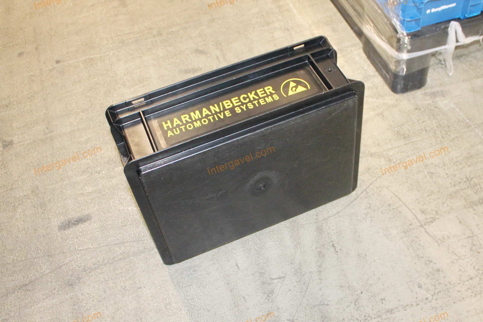 Műanyag láda - 400x300-145 5