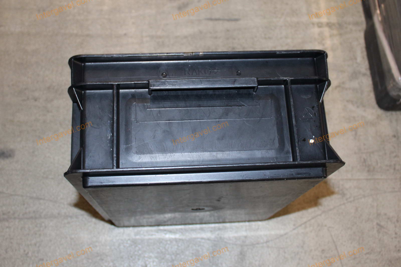 Műanyag láda - 400x300-145 9