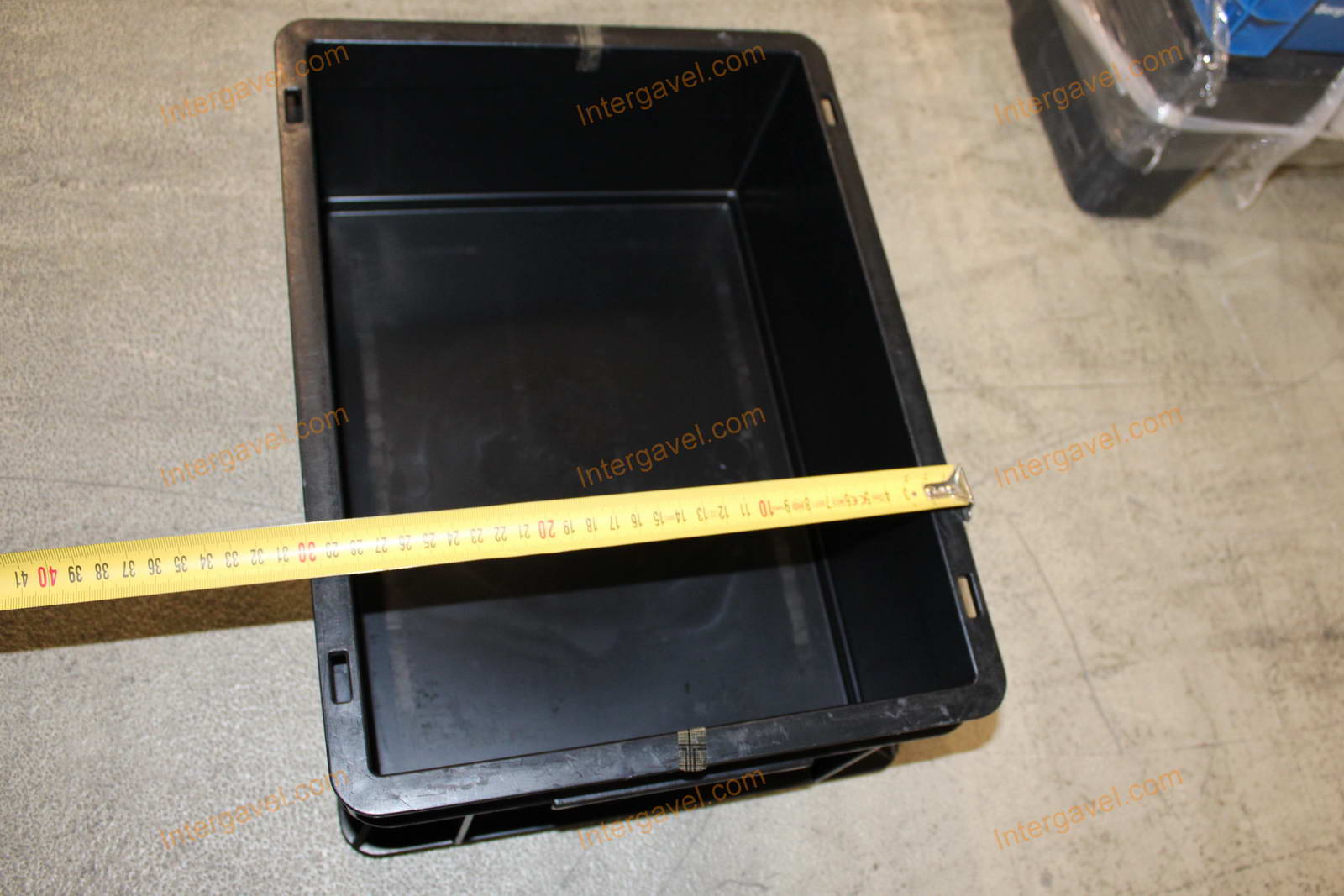 Műanyag láda - 400x300-145 11