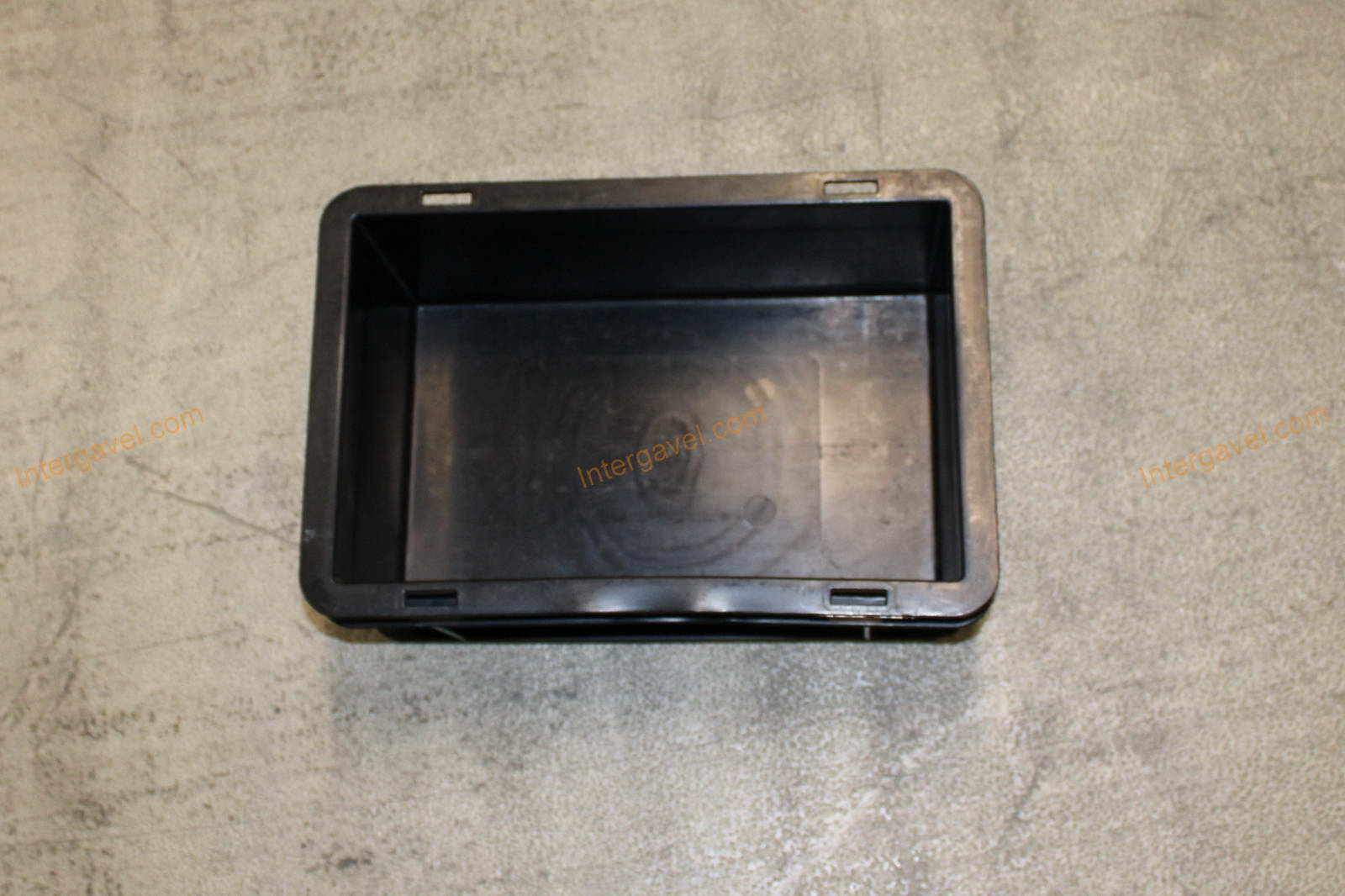 Műanyag láda - 300x200-117 3