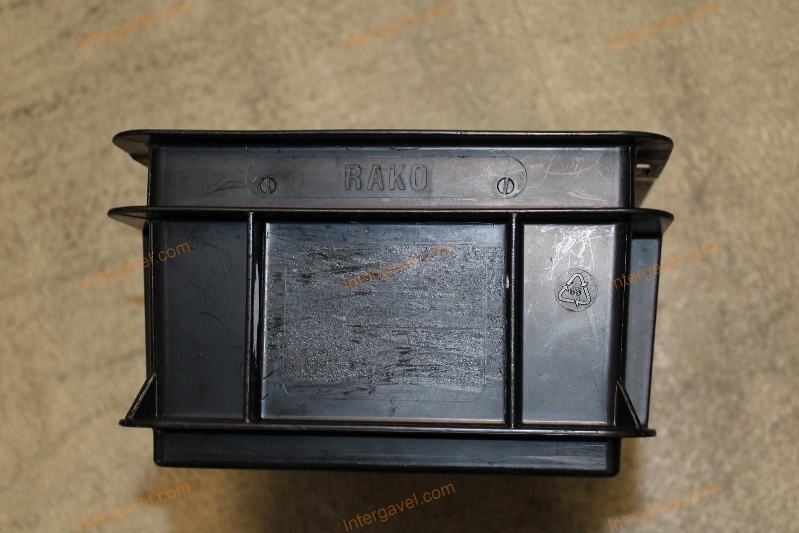 Műanyag láda - 300x200-117 6