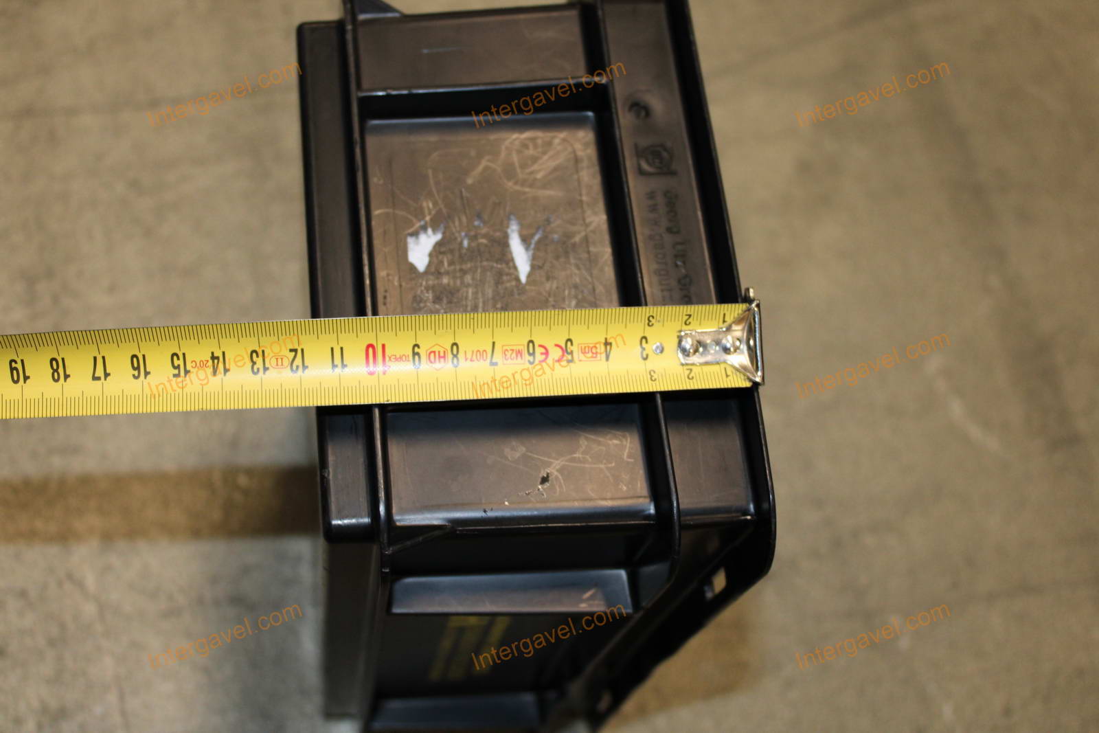 Műanyag láda - 300x200-117 11