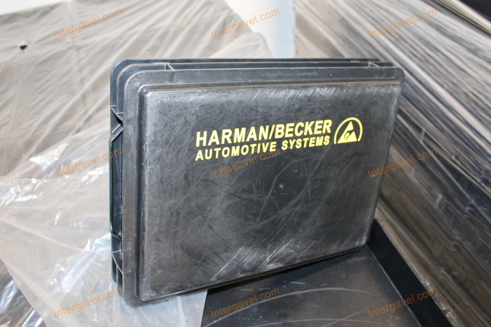 Műanyag láda - 400x300-65 4