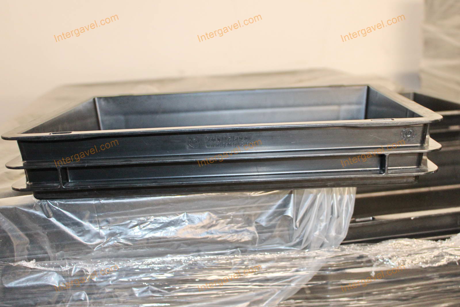 Műanyag láda - 400x300-65 5