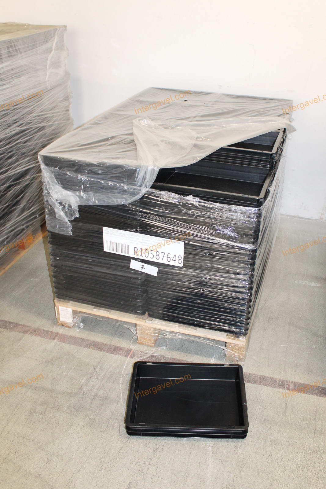 Műanyag láda - 400x300-65 2