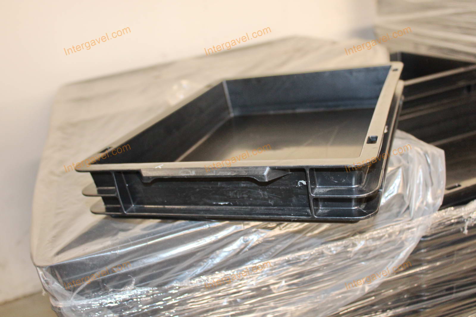 Műanyag láda - 400x300-65 8