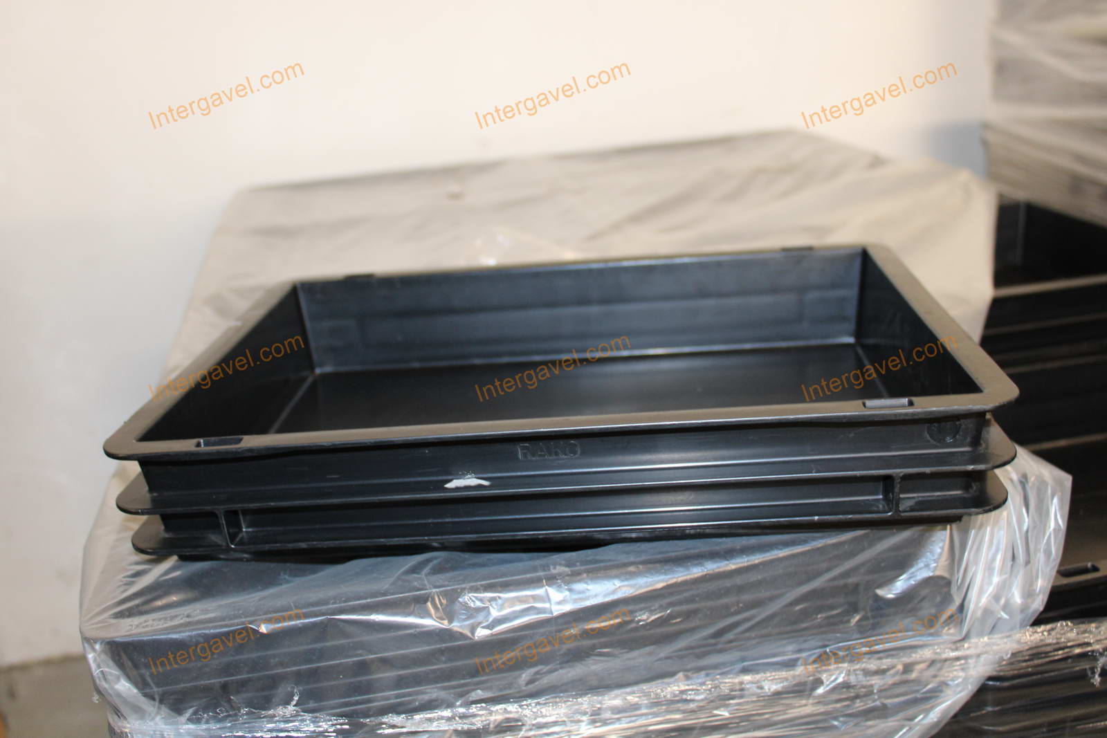 Műanyag láda - 400x300-65 7